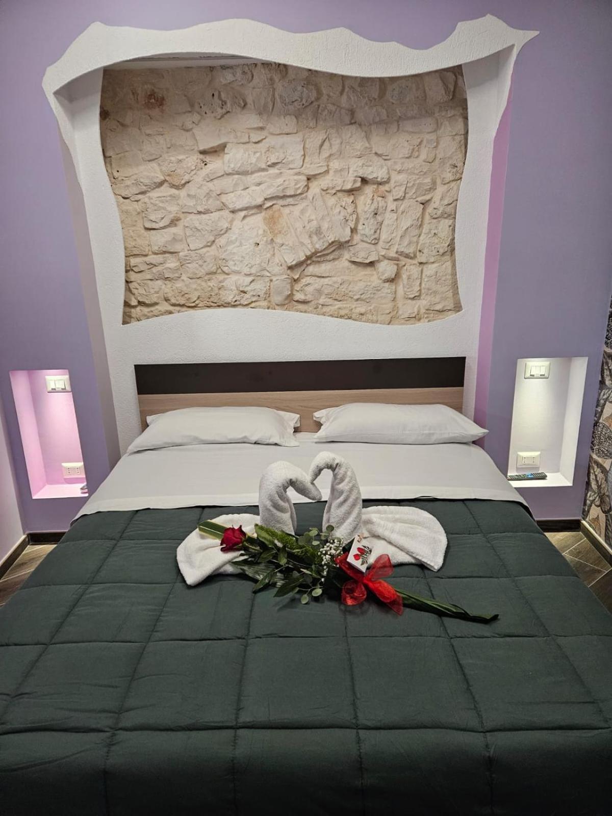 Luxuite Spa Con Piscina E Jacuzzi Альберобелло Экстерьер фото