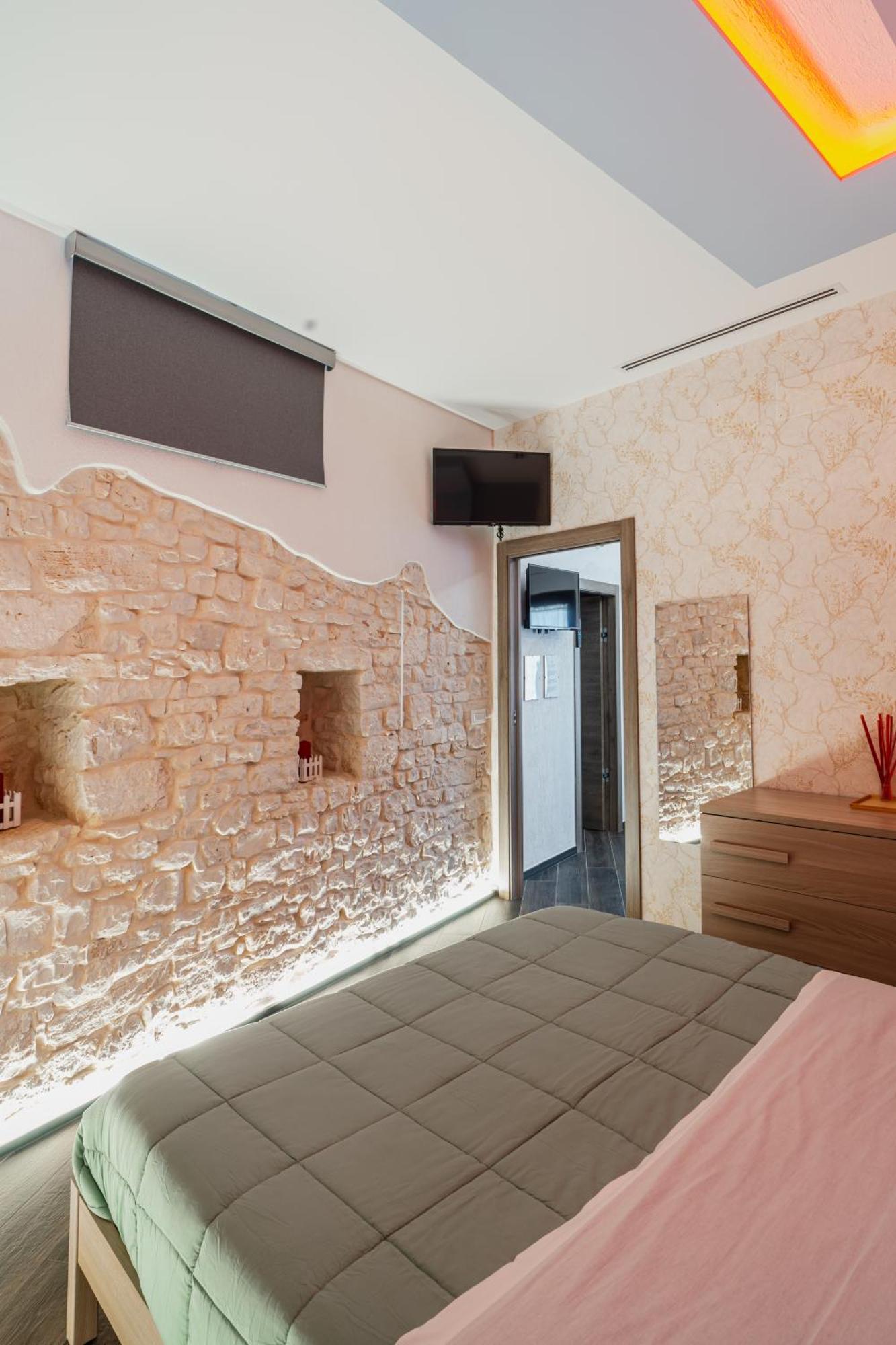 Luxuite Spa Con Piscina E Jacuzzi Альберобелло Экстерьер фото