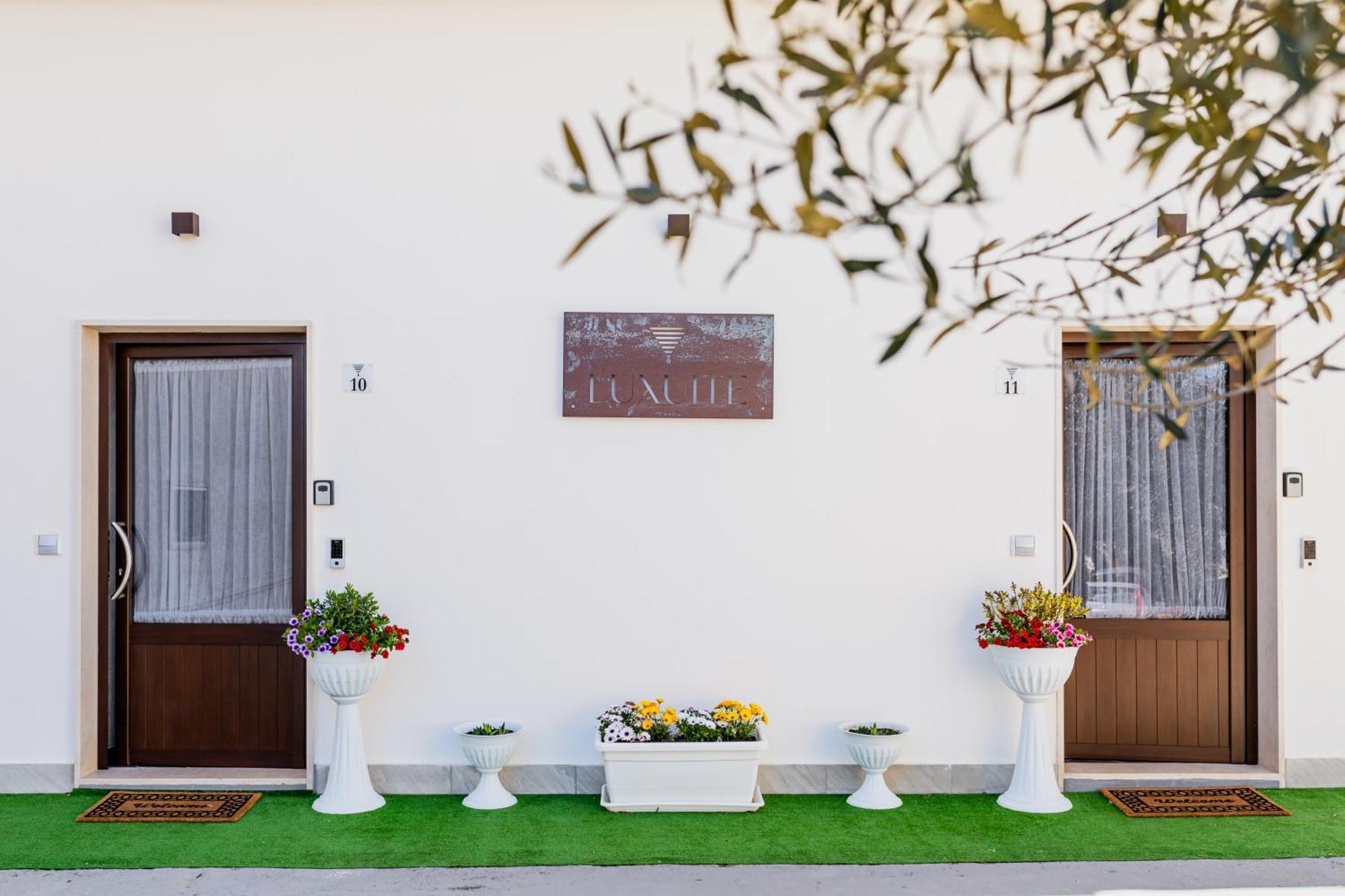 Luxuite Spa Con Piscina E Jacuzzi Альберобелло Экстерьер фото